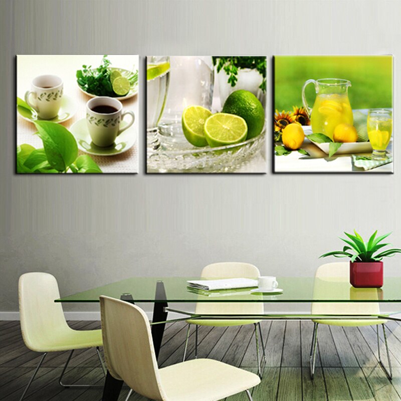 Дизайн столовой, постеры с изображением фруктов и цветов